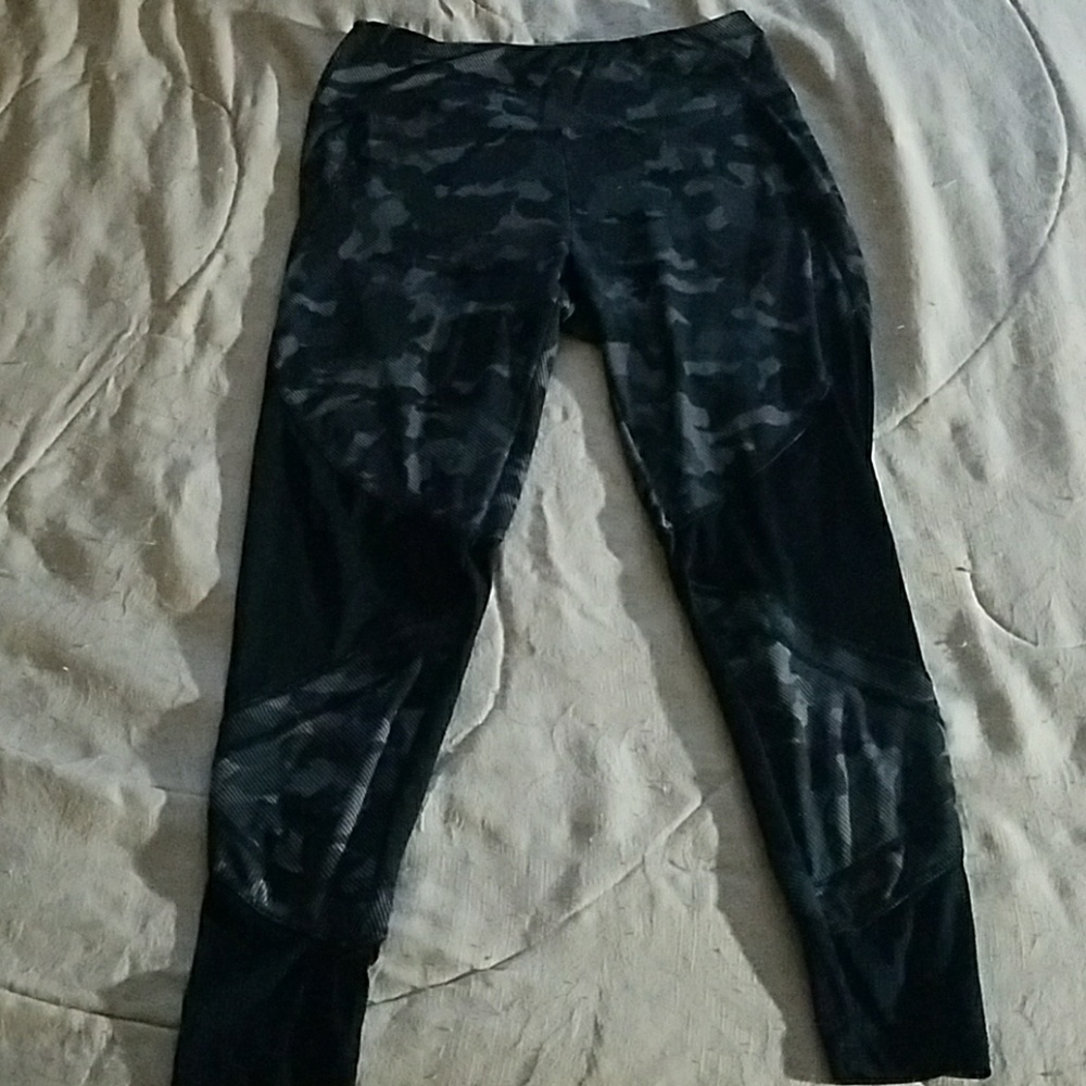 Black and Gray Camo Workout Leggings with Mesh